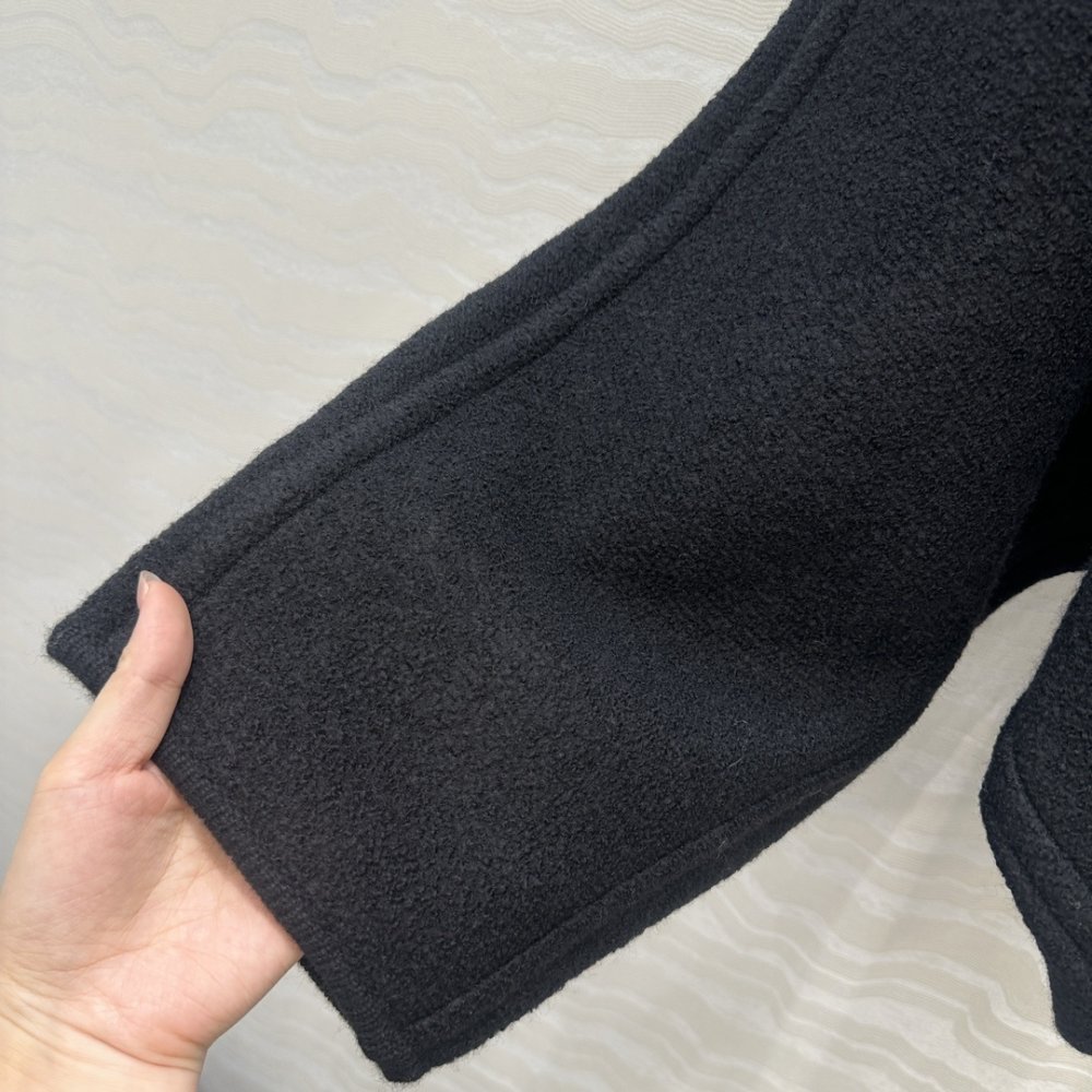 Leather coat cape on buttons фото 8