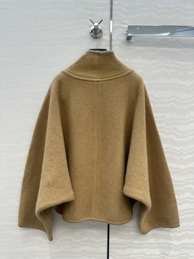 Leather coat cape on buttons фото 9