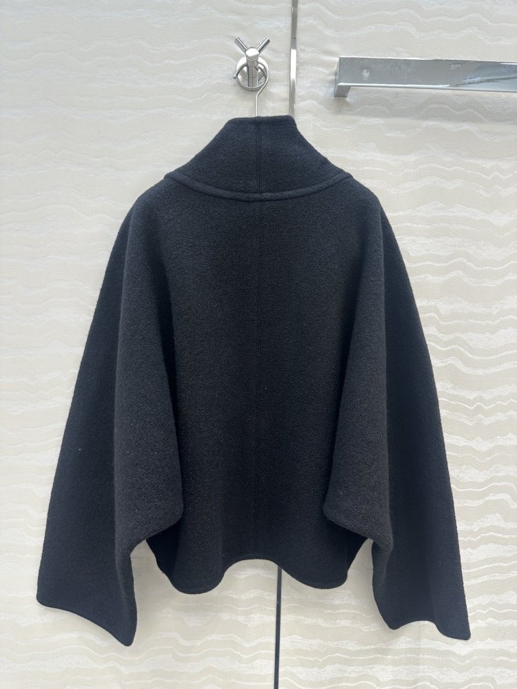 Leather coat cape on buttons фото 9