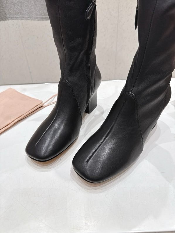 Шкіряні ботфорти на високому підборах фото 3