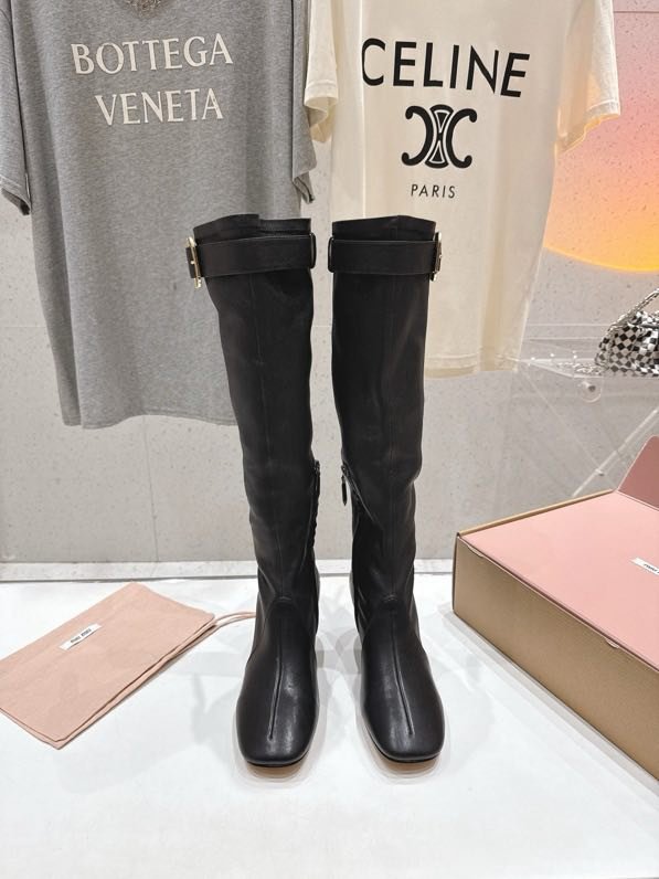 Шкіряні ботфорти на високому підборах фото 7