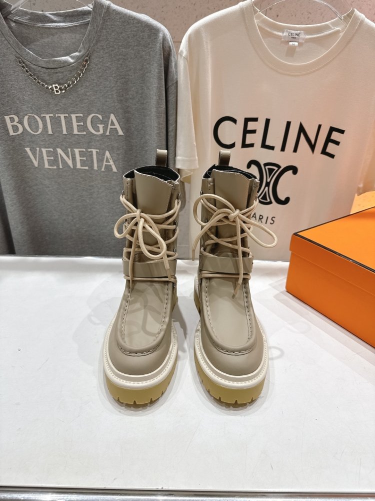 Leather boots Martin on lace фото 2