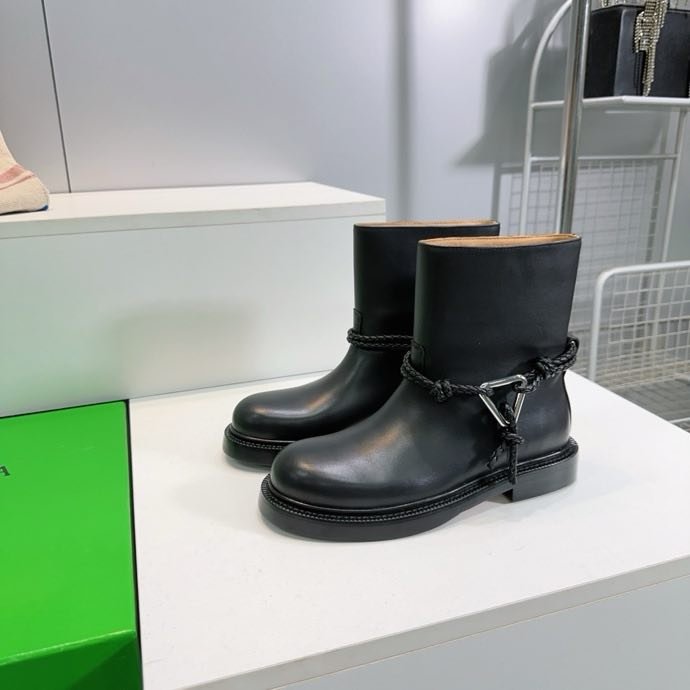 Кожаные ботинки сапоги