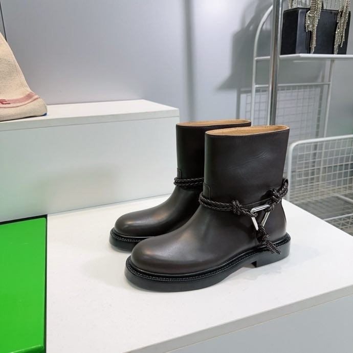 Кожаные ботинки сапоги