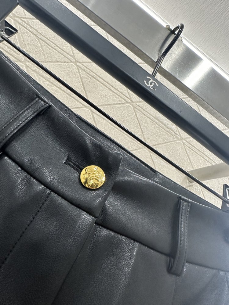 Кожаные брюки прямого кроя фото 6