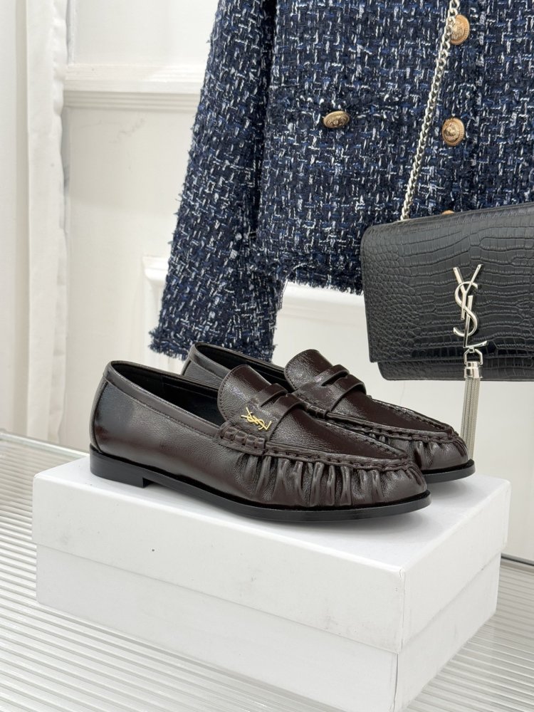 Leather лоферы from gold logo on flat soled