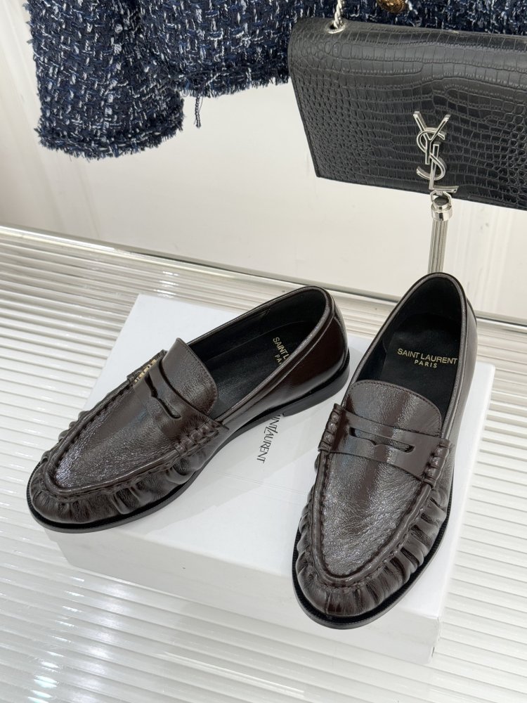 Leather лоферы from gold logo on flat soled фото 2