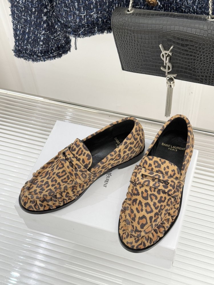 Leather лоферы from gold logo on flat soled фото 2