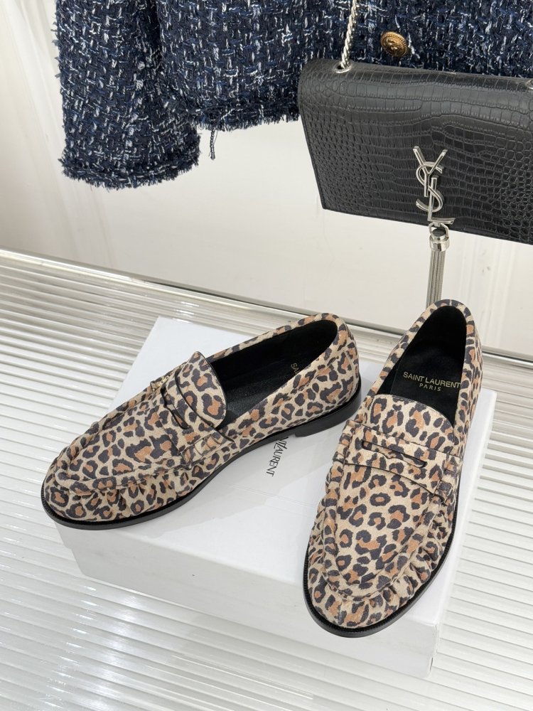 Leather лоферы from gold logo on flat soled фото 2