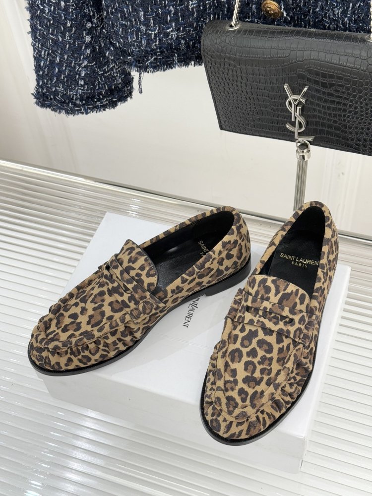 Leather лоферы from gold logo on flat soled фото 2