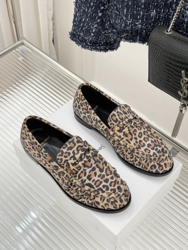 Leather лоферы from gold logo on flat soled фото 3