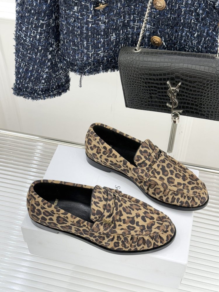 Leather лоферы from gold logo on flat soled фото 3