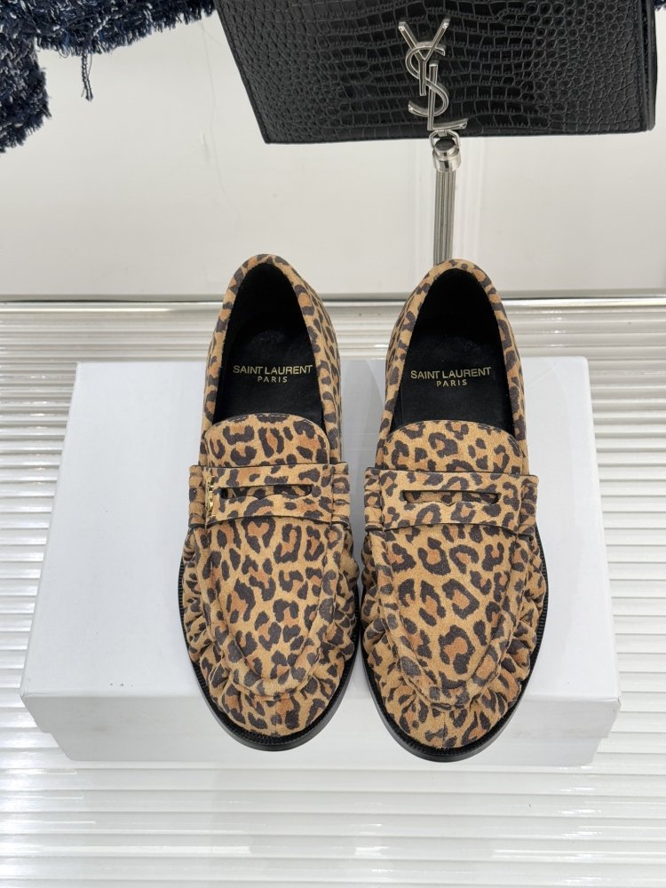 Leather лоферы from gold logo on flat soled фото 4