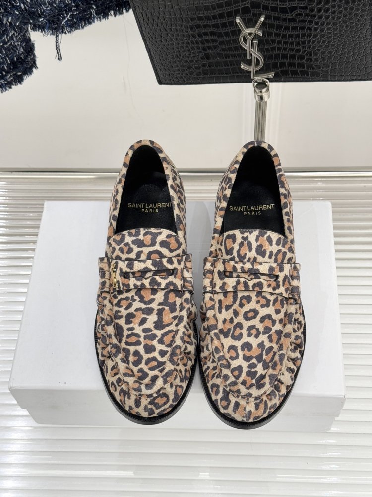 Leather лоферы from gold logo on flat soled фото 4