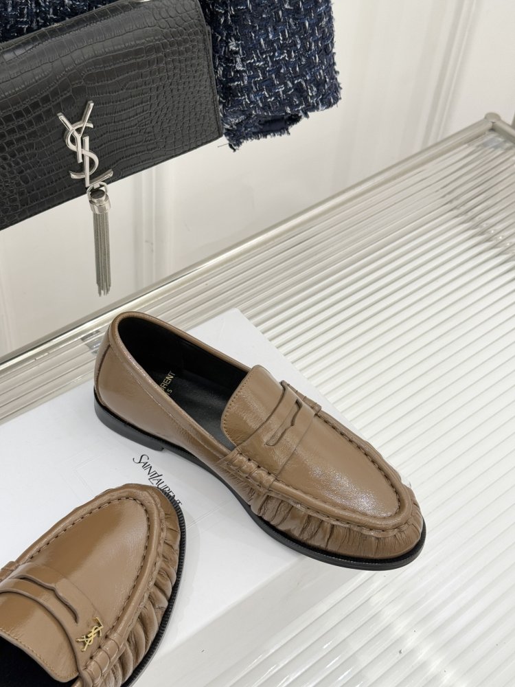 Leather лоферы from gold logo on flat soled фото 5