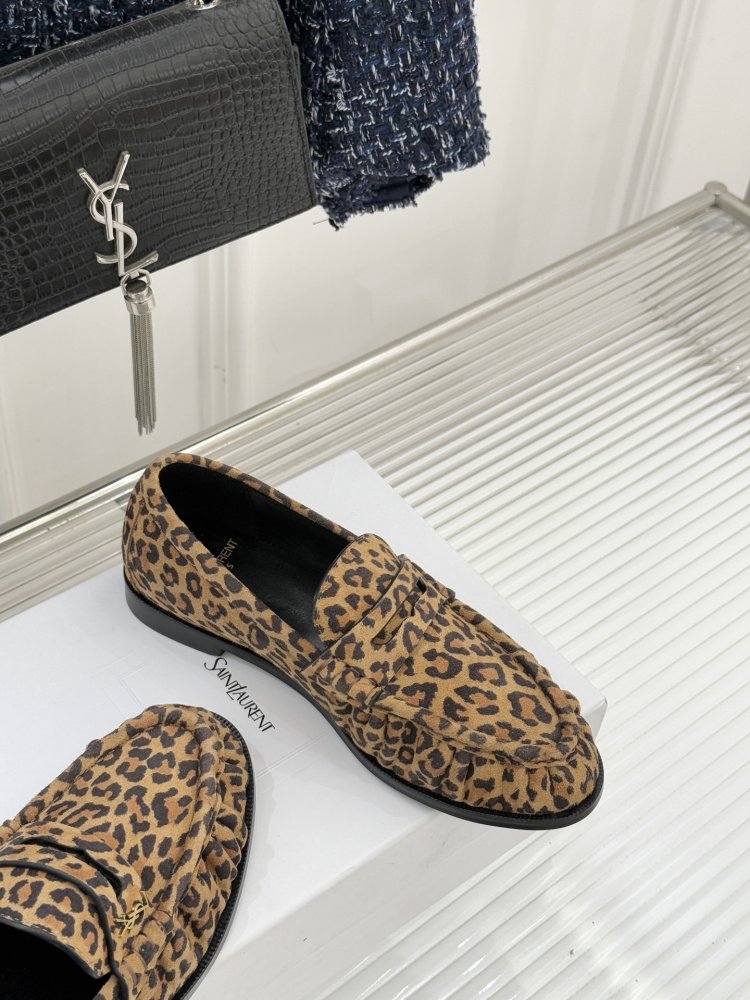Leather лоферы from gold logo on flat soled фото 5