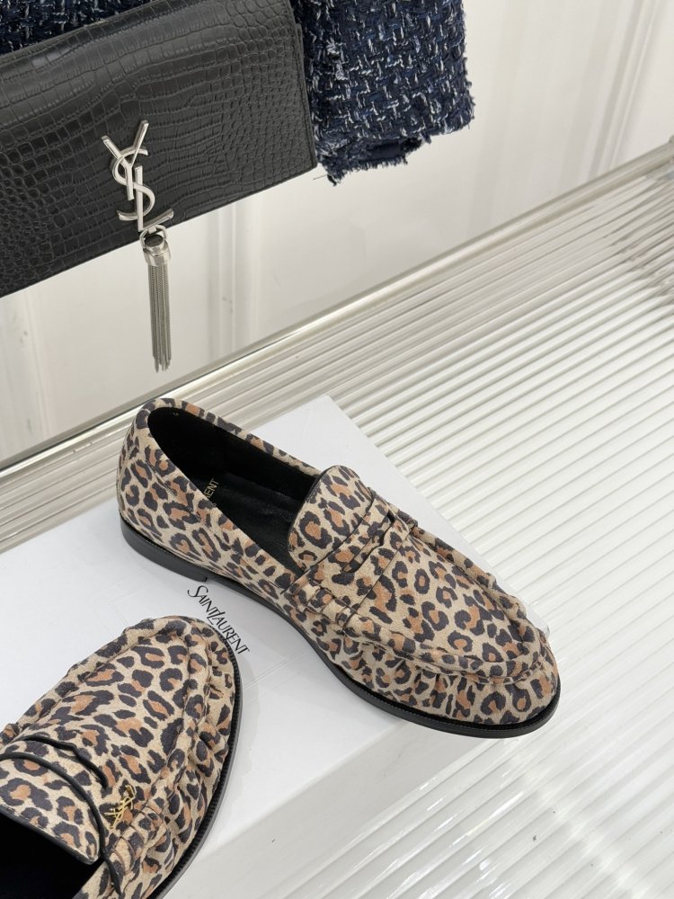 Leather лоферы from gold logo on flat soled фото 5