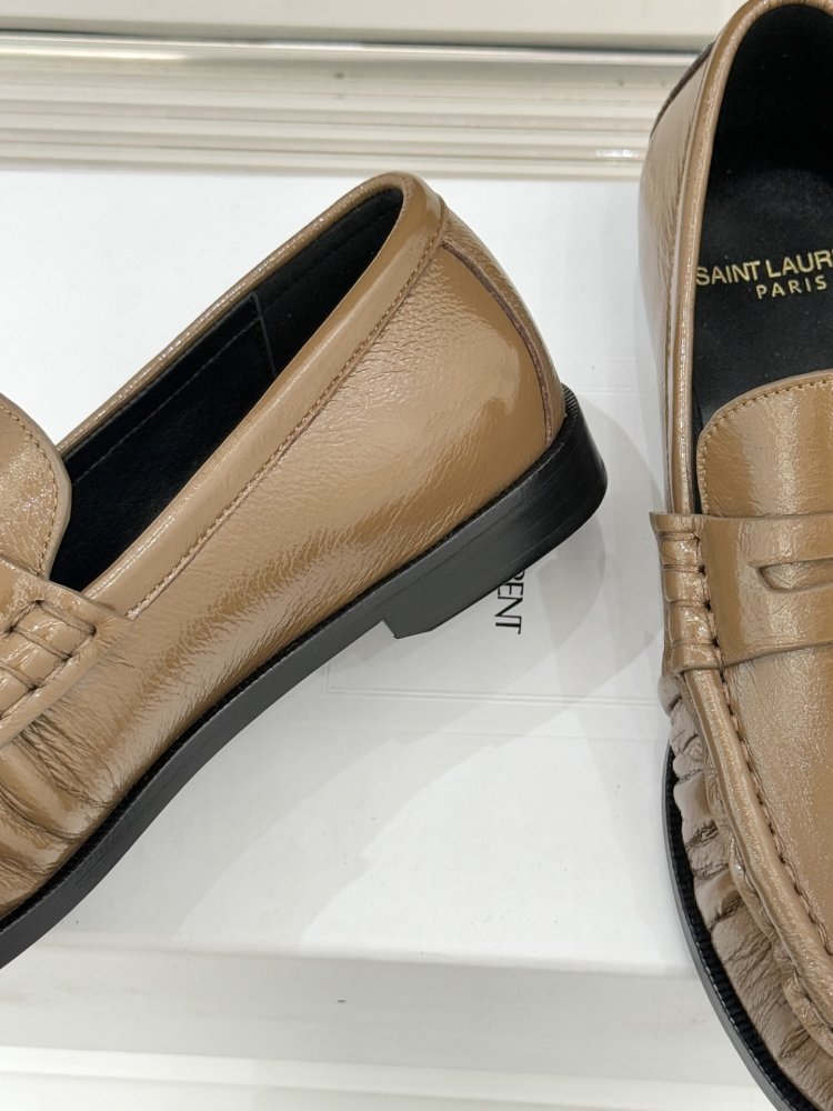 Leather лоферы from gold logo on flat soled фото 6