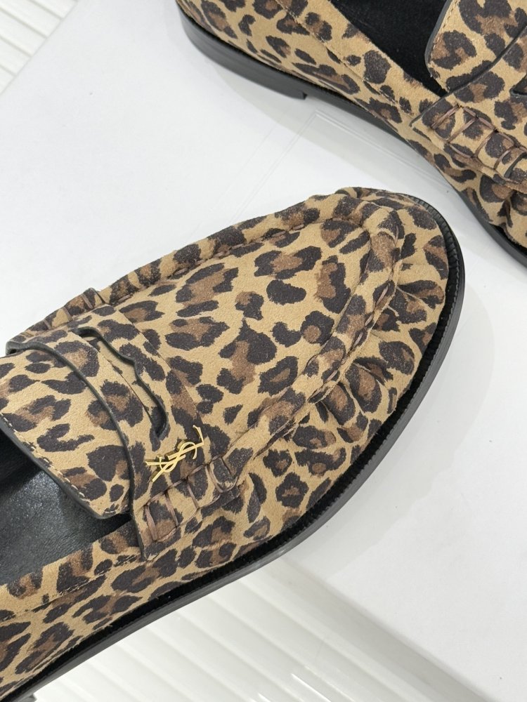 Leather лоферы from gold logo on flat soled фото 7