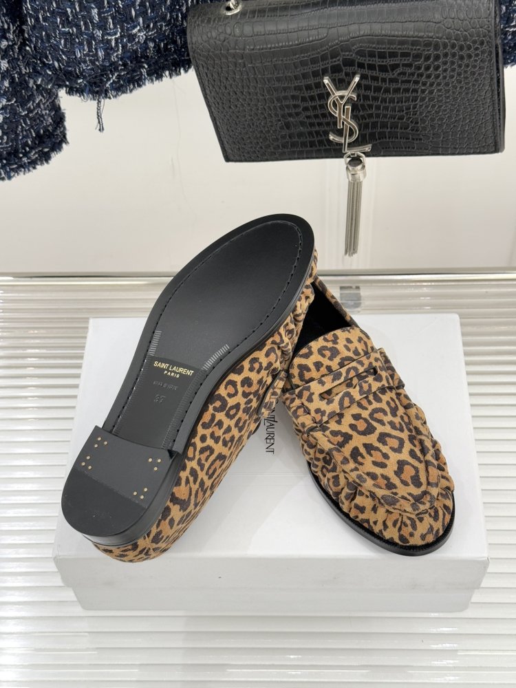 Leather лоферы from gold logo on flat soled фото 9