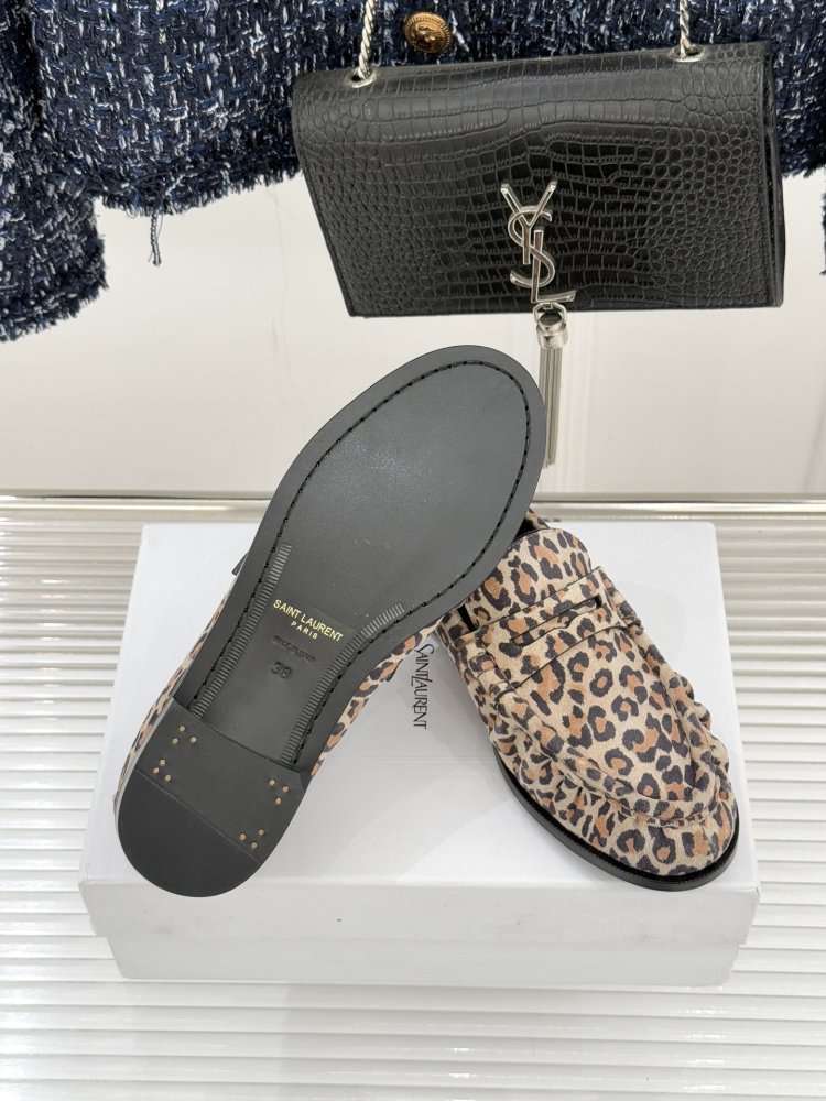 Leather лоферы from gold logo on flat soled фото 9