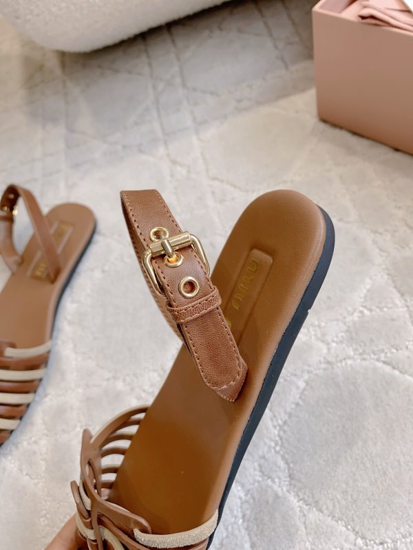 Leather sandals cell on flat soled from gold logo фото 9