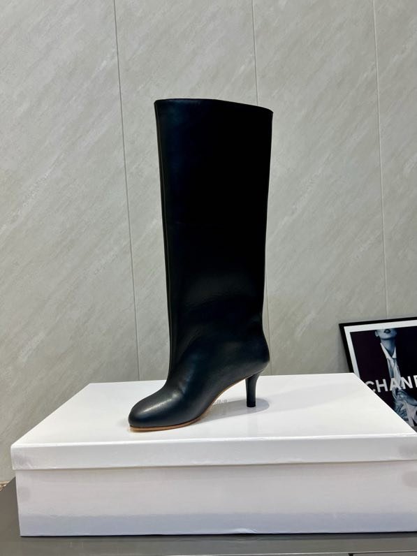 Кожаные сапоги на среднем каблуке фото 4