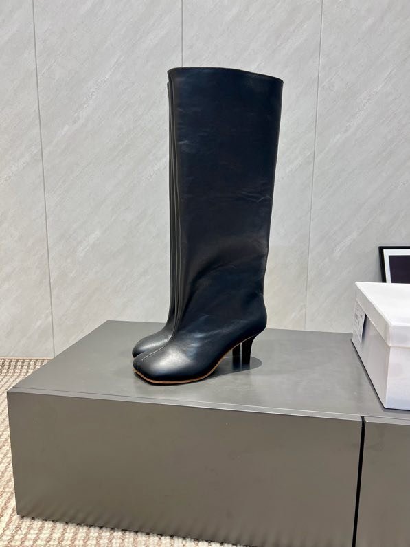Кожаные сапоги на среднем каблуке фото 6