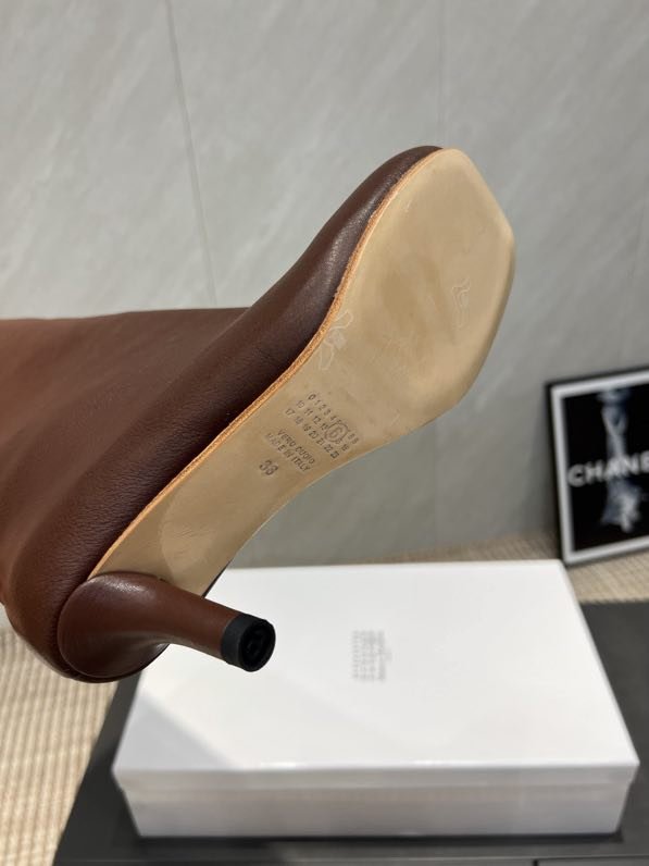 Кожаные сапоги на среднем каблуке фото 8