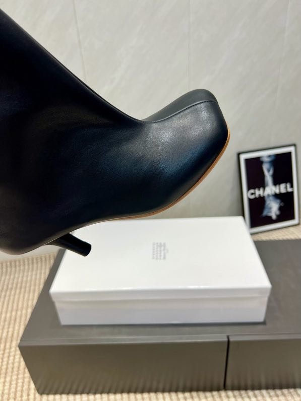 Кожаные сапоги на среднем каблуке фото 8