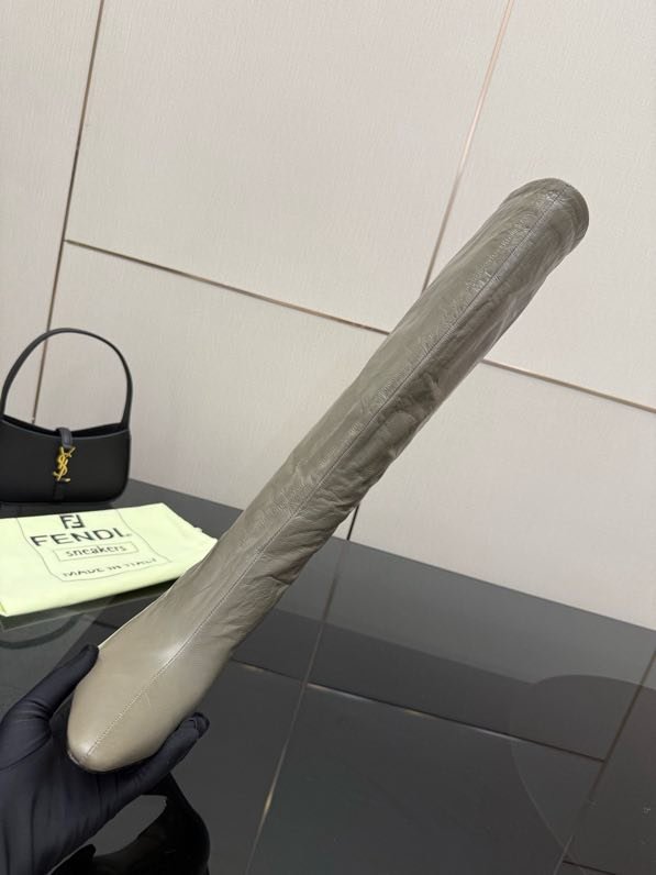 Кожаные сапоги женские FENDI Arco фото 2