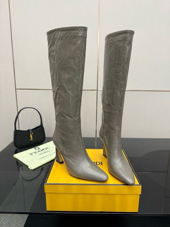 Кожаные сапоги женские FENDI Arco фото 3