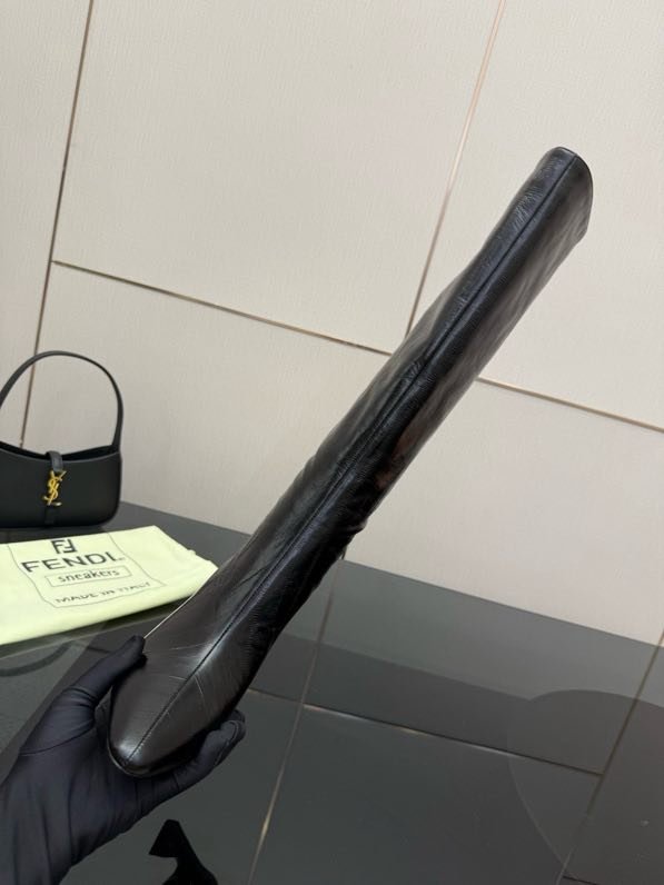 Кожаные сапоги женские FENDI Arco фото 3