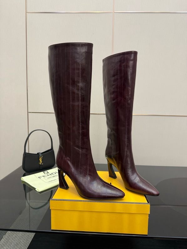 Кожаные сапоги женские FENDI Arco фото 3