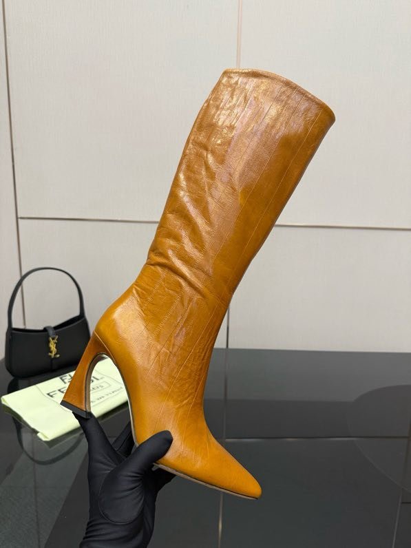 Кожаные сапоги женские FENDI Arco фото 3