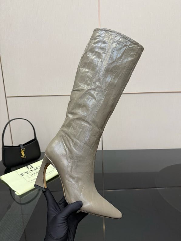 Кожаные сапоги женские FENDI Arco фото 4