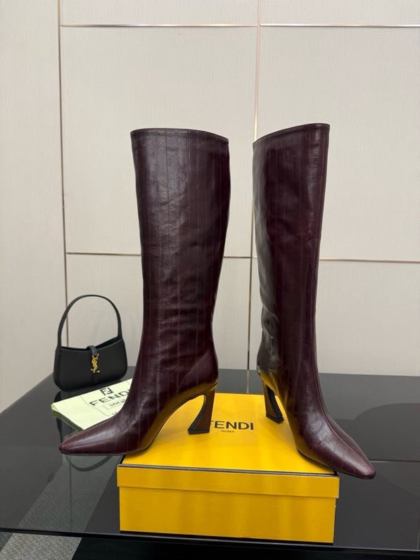 Кожаные сапоги женские FENDI Arco фото 4