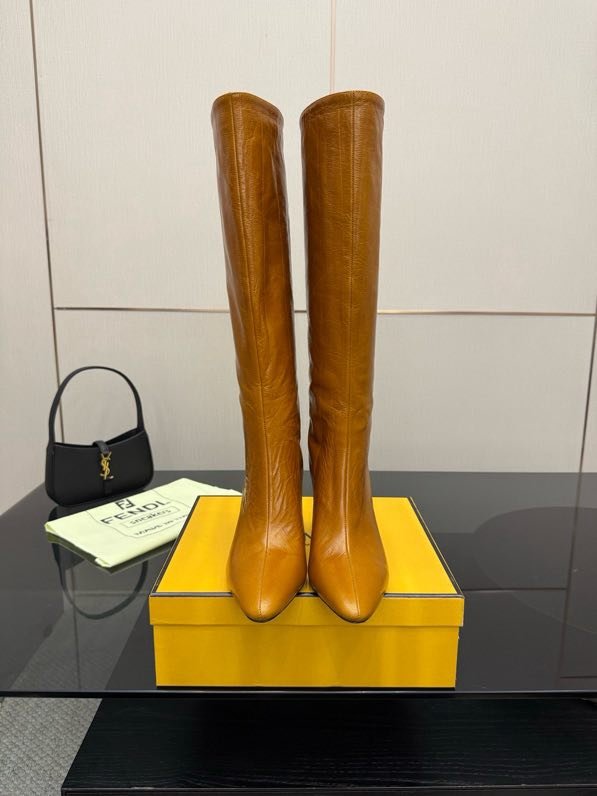 Кожаные сапоги женские FENDI Arco фото 4