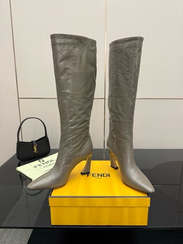 Кожаные сапоги женские FENDI Arco фото 5