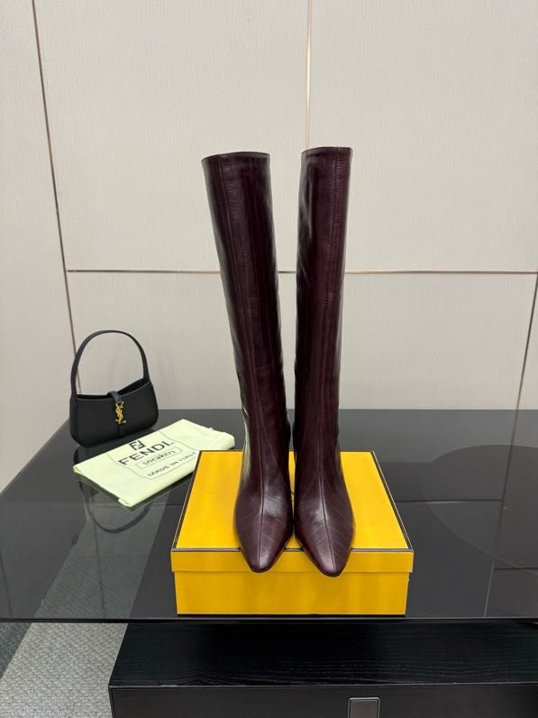 Кожаные сапоги женские FENDI Arco фото 5