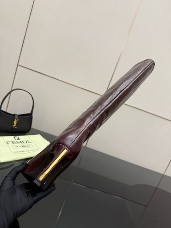 Кожаные сапоги женские FENDI Arco фото 6