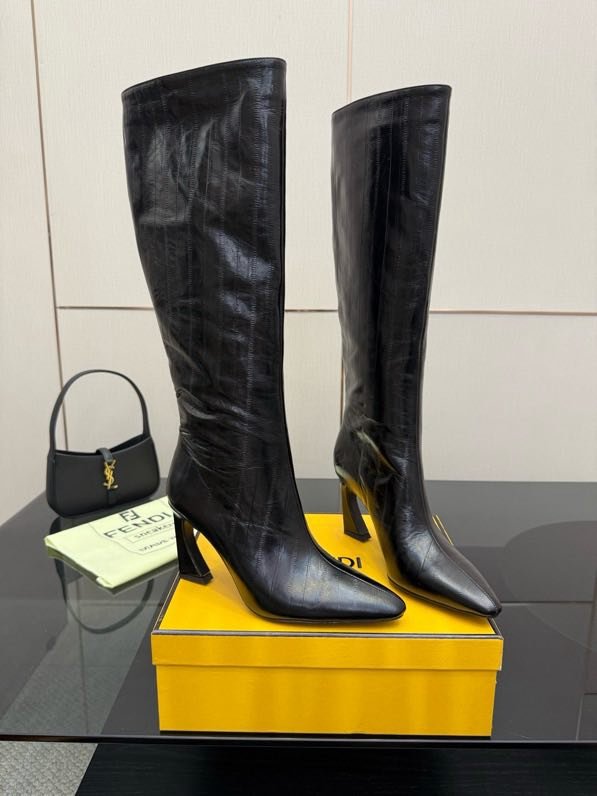 Кожаные сапоги женские FENDI Arco фото 7