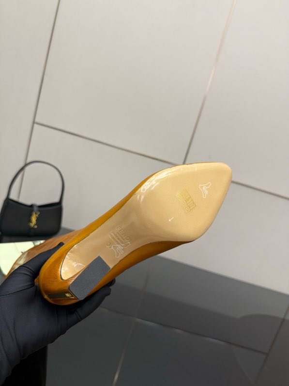 Кожаные сапоги женские FENDI Arco фото 7