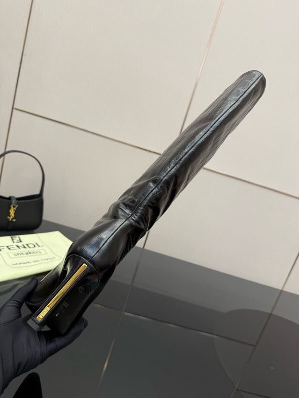 Кожаные сапоги женские FENDI Arco фото 8