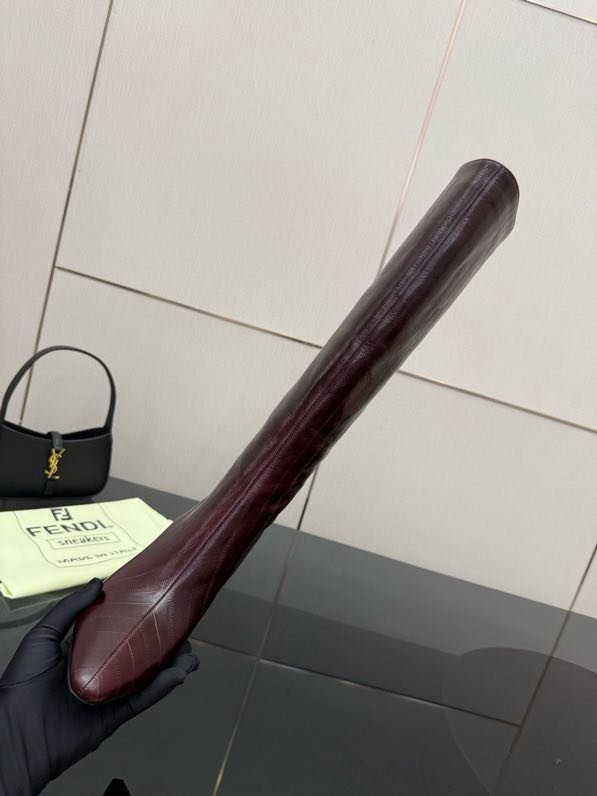 Кожаные сапоги женские FENDI Arco фото 8