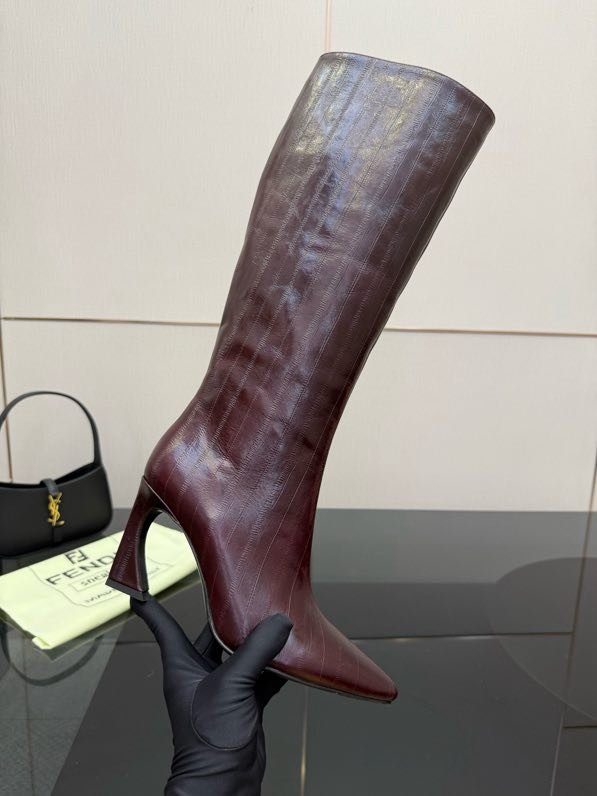 Кожаные сапоги женские FENDI Arco фото 9