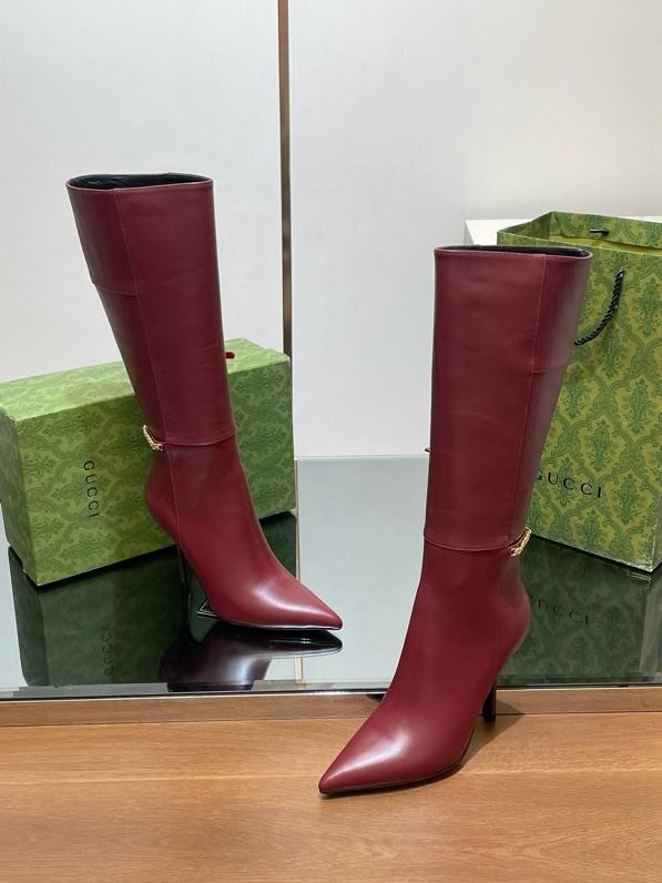 Кожаные сапоги женские на высоком каблуке