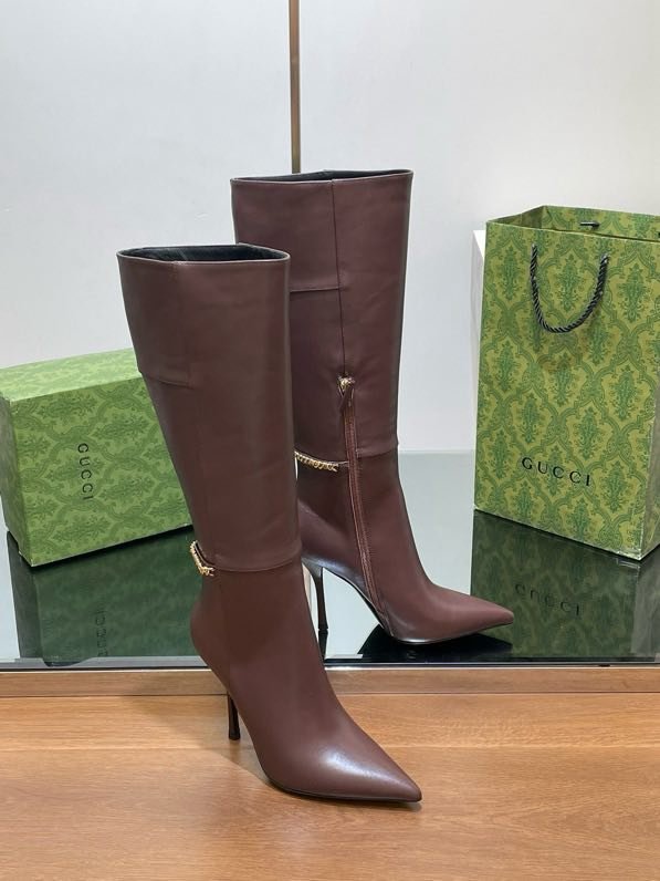 Кожаные сапоги женские на высоком каблуке