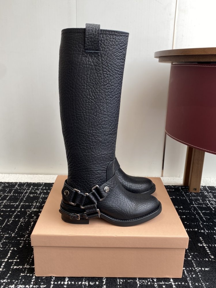 Кожаные сапоги женские