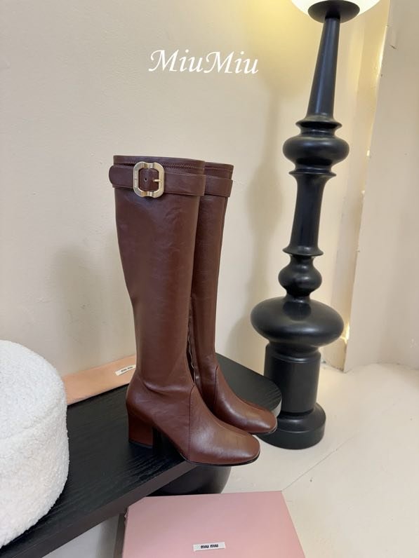 Шкіряні чоботи жіночі